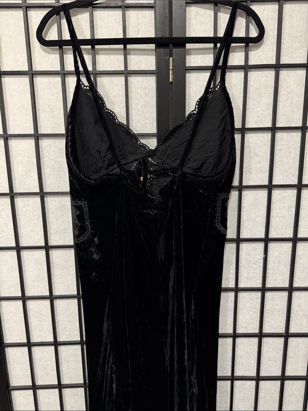 FARM Rio Black Richelieu Velvet Slip Midi Dress Lace Trim Spaghetti Strap Size L - Picture 14 of 16